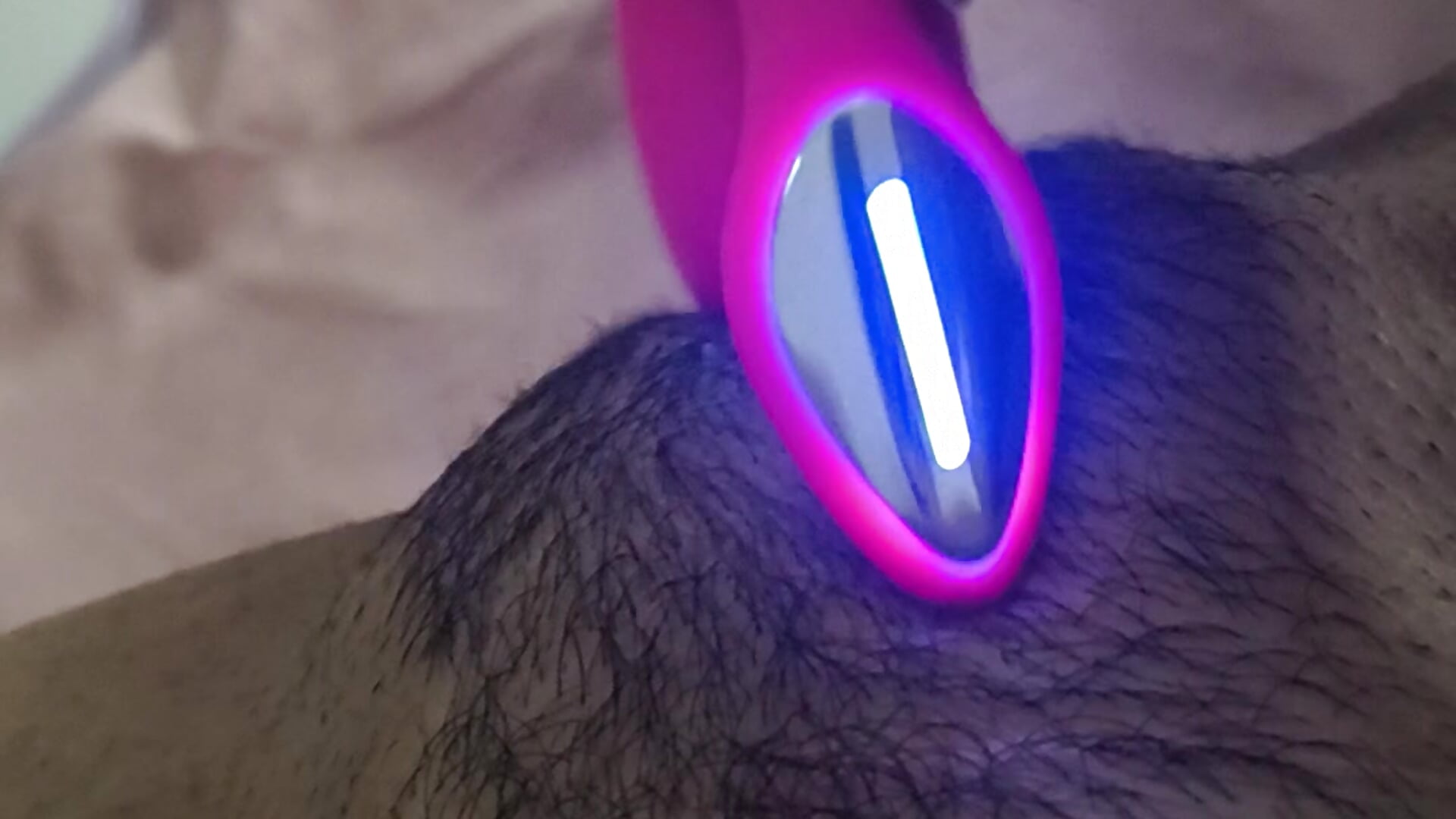 Gozadinha do grelinho com a pontinha do lush– AnaLuxJulia kameramodell videója