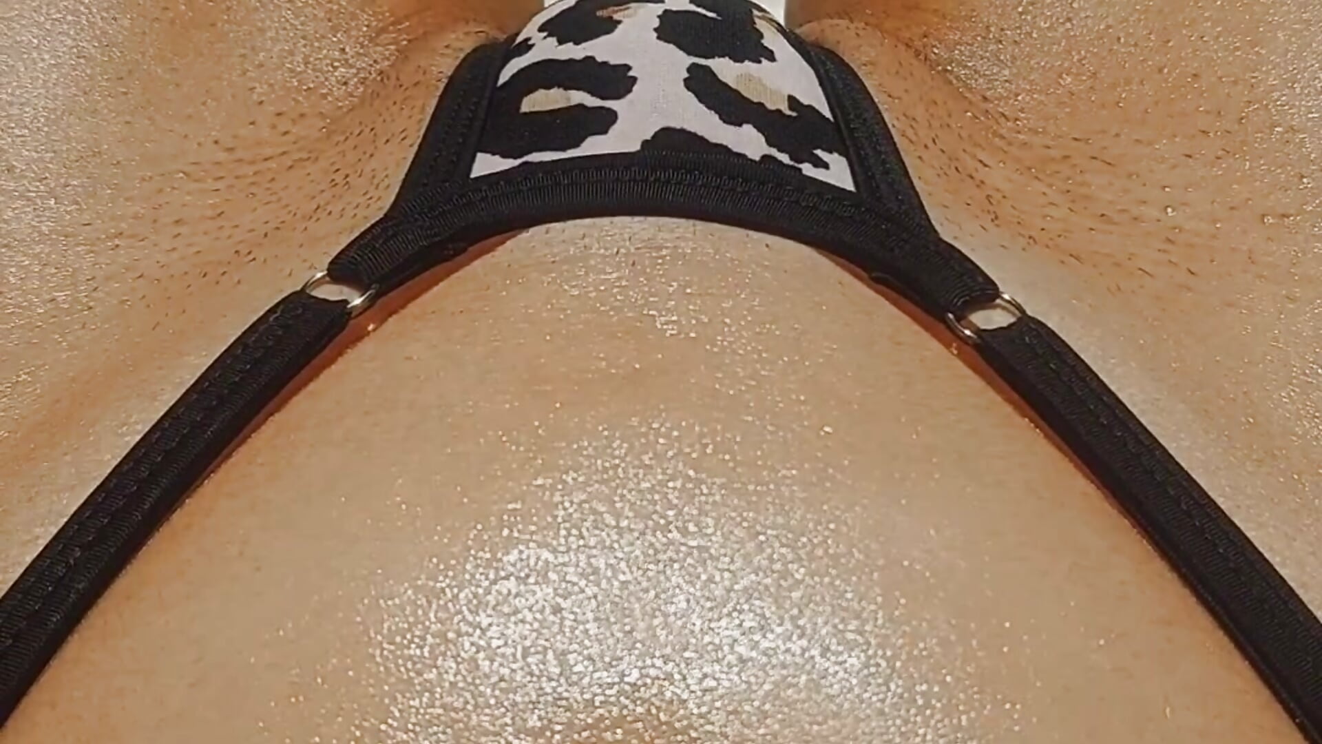 Bronzeadinha - video di AnaLuxJulia modella di cam