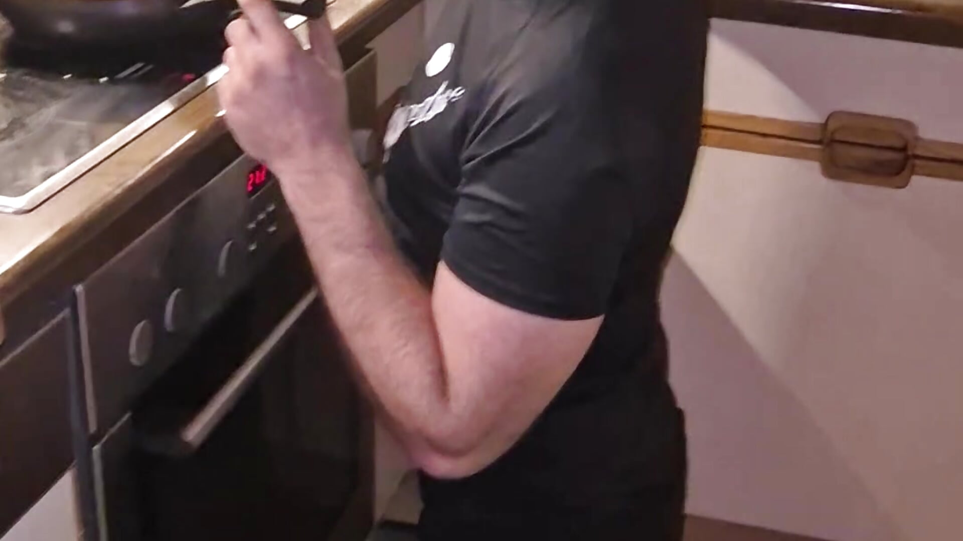 Wenn Becca mal Dennis beim Kochen ablenken will 🤣😍 - video av _Becca_und_Nimmersatt_ cam-modell