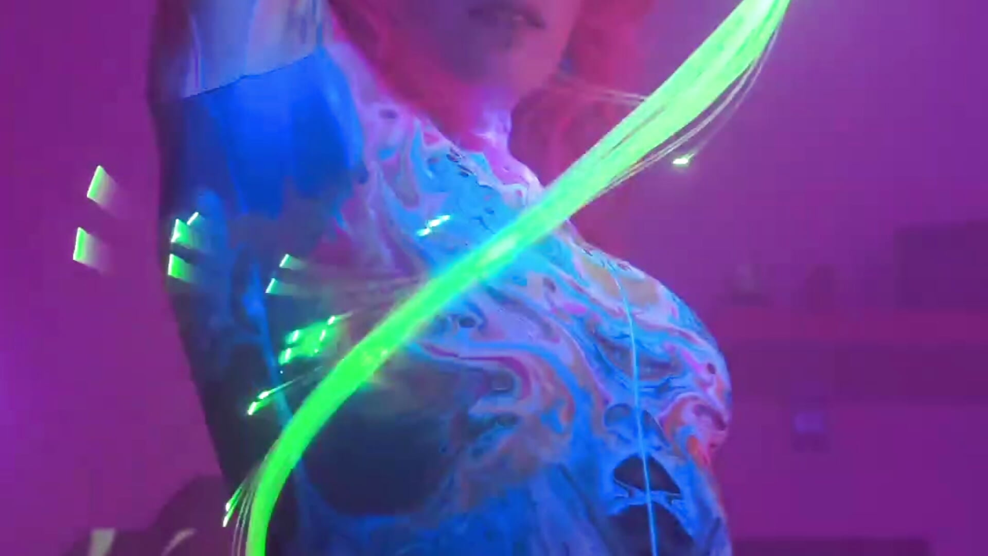 Dancing with a pixel whip - video av Goddess_saski cam model