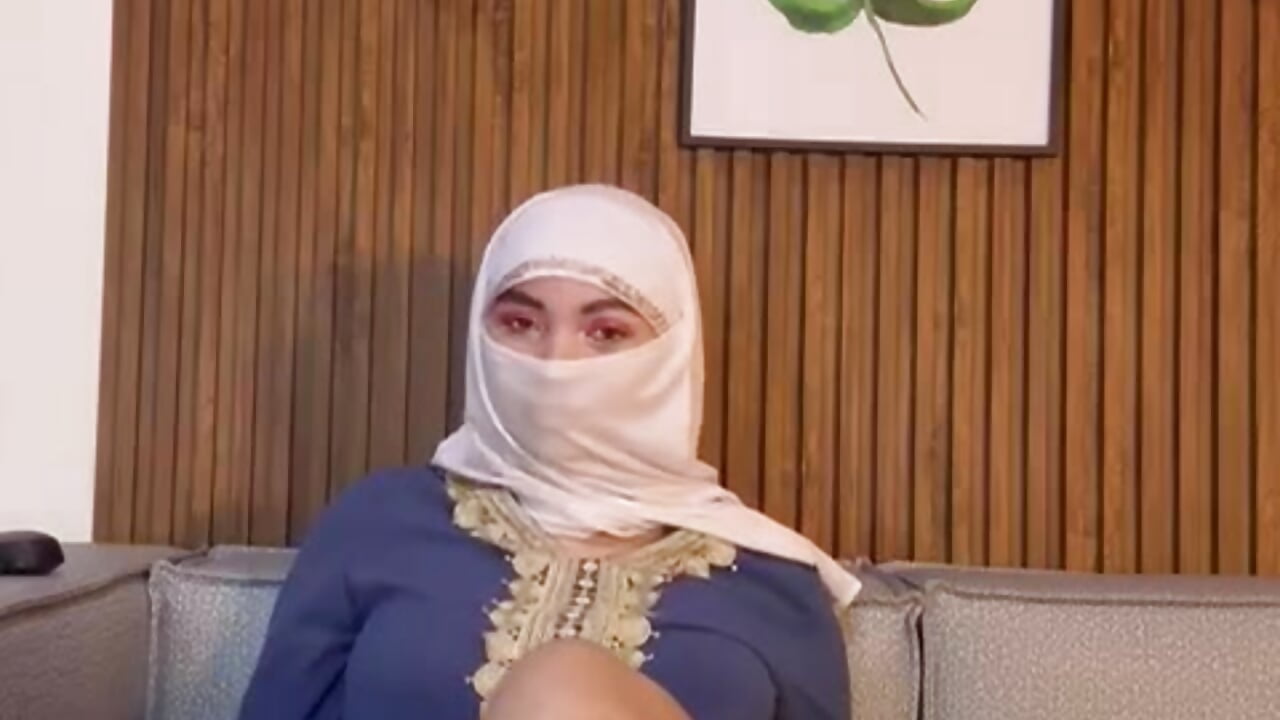 Kisses - video by Yara_Rubab cam model