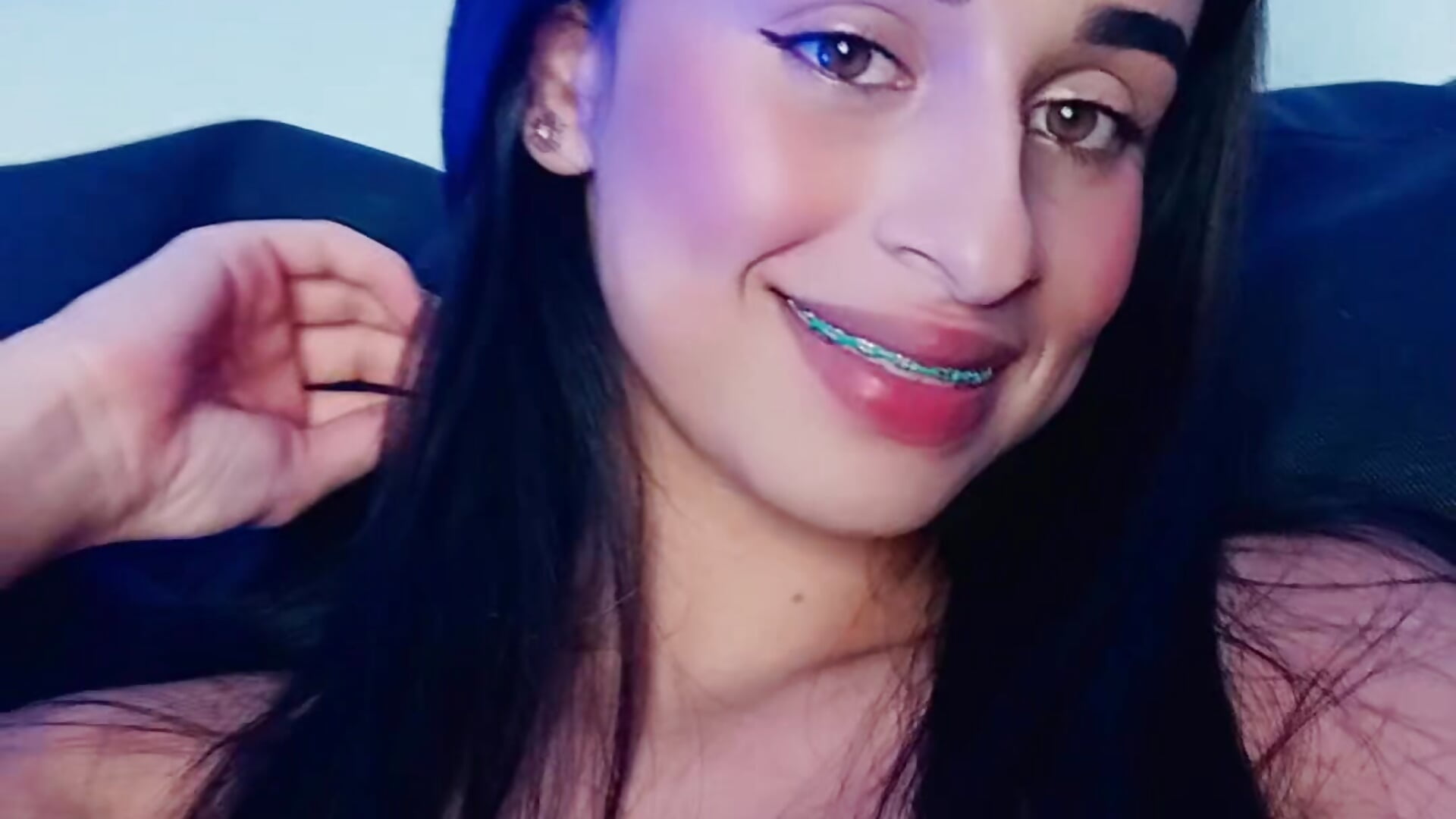 Besos mis amores - video by issis22 cam model