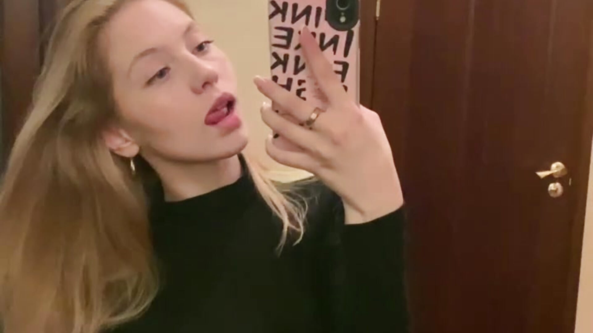 Half sweet, half shy - 100% vibe ✨🙈 - clip cu VeronaBench model videochat