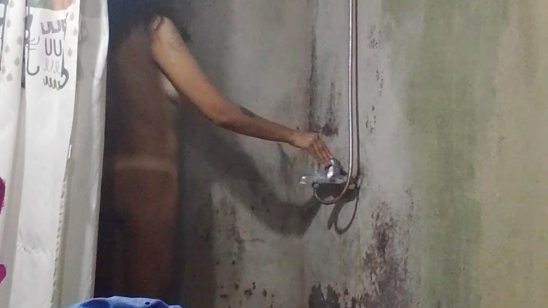 Take a shower – видео вебкам-модели loliporomero