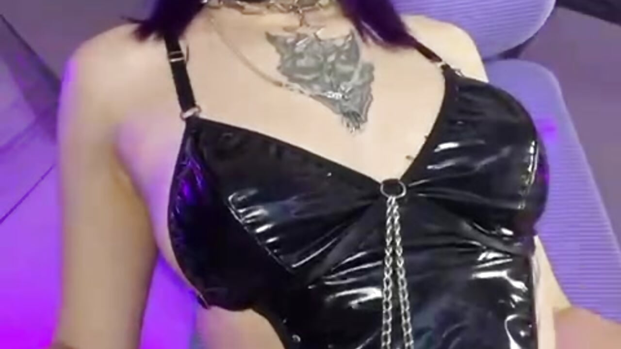 Sexy latex - video by kattx_ cam model