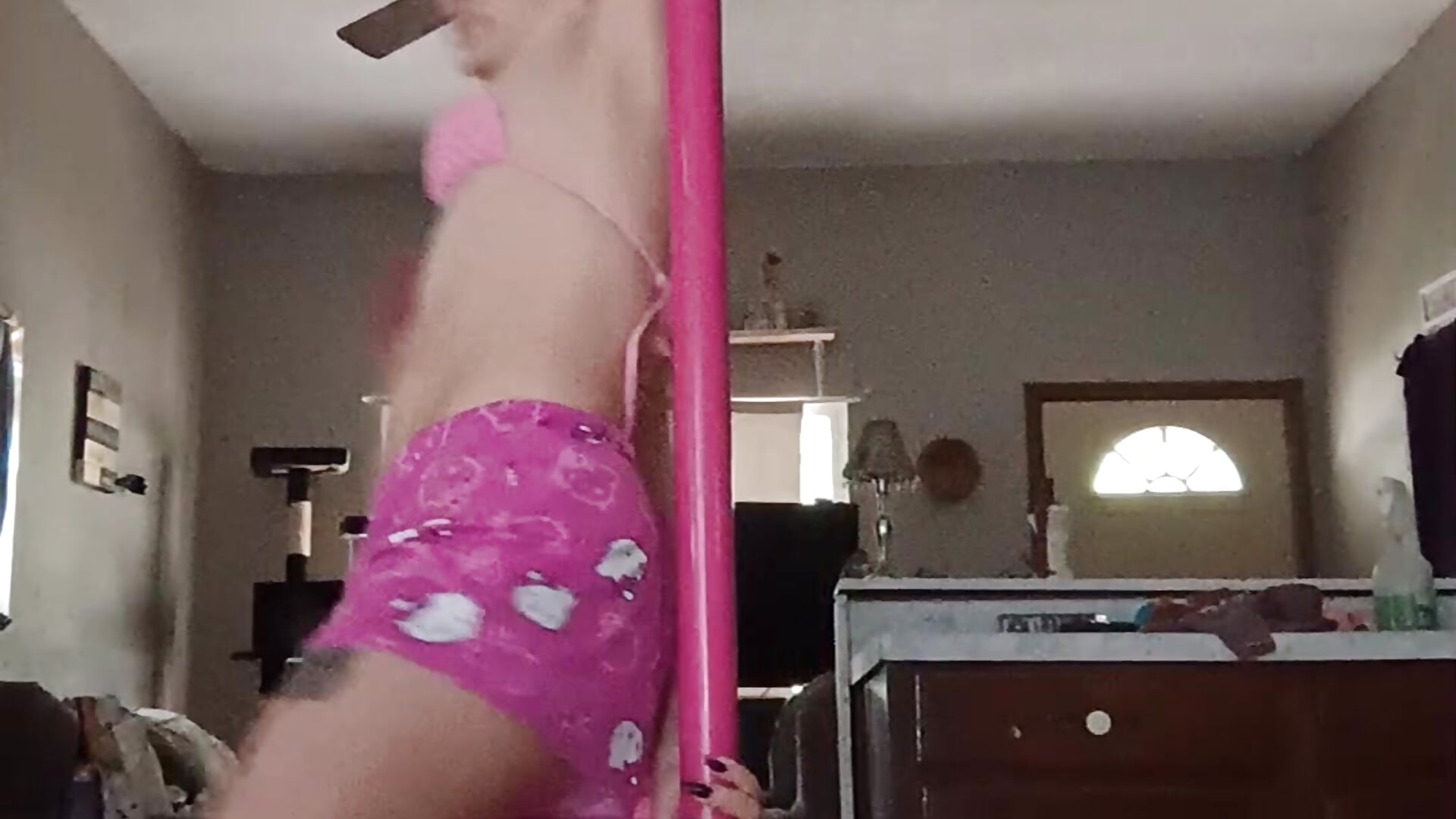 Slow flow pole dance ! - video của người mẫu cam Kush_coma