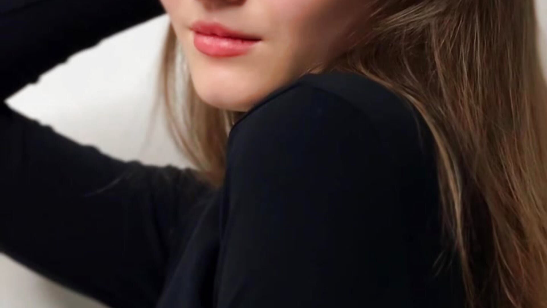 mysterious look👄 - video van MichelleRoux cam-model