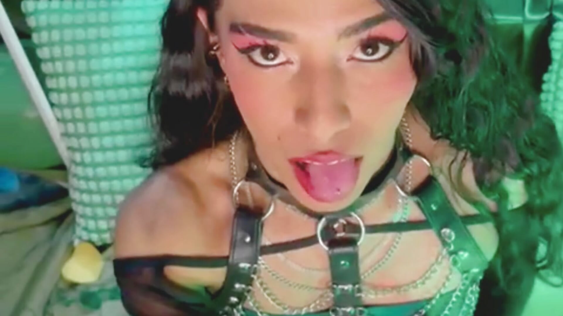 Pot of Pleasure 🍀 – video modela na kameri TiffValentinee_