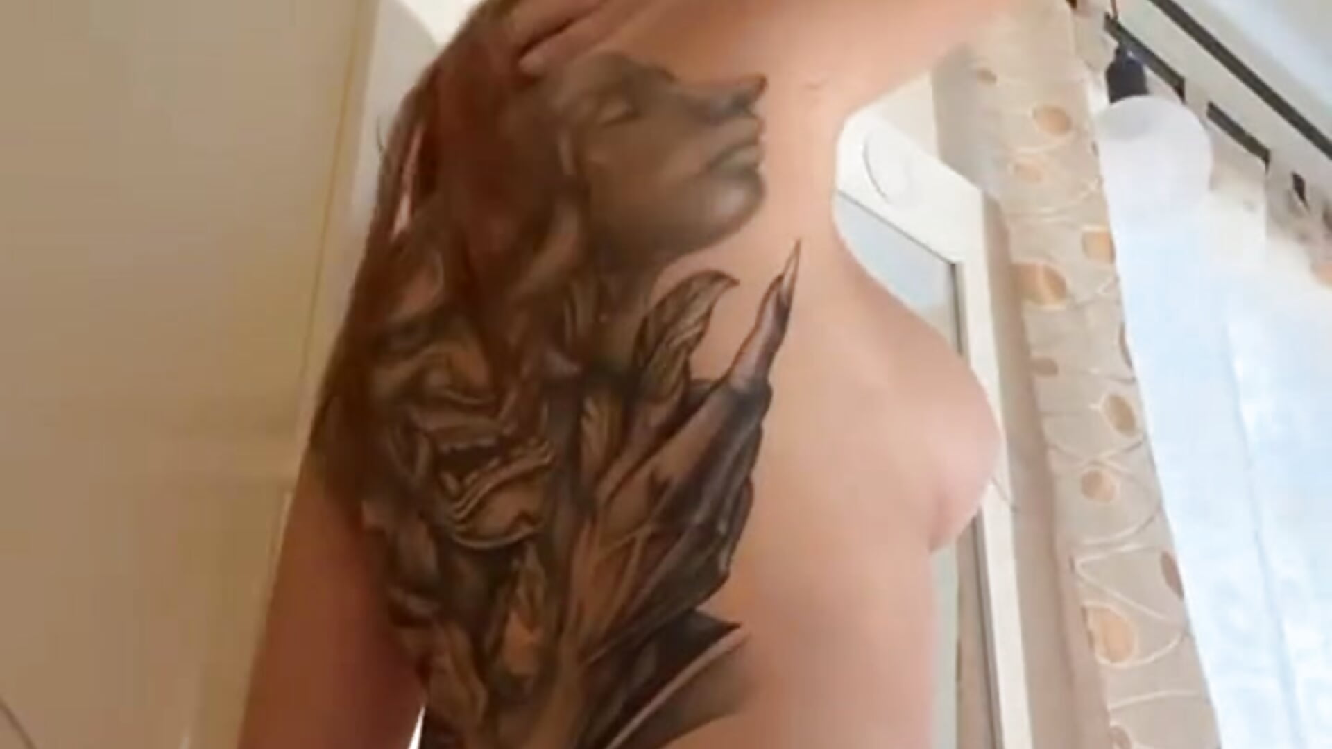 Art on my skin… and an attitude that ignites 🍑🍒🍓😈🔥 - vídeo de Amy_ruizz modelo de câmara