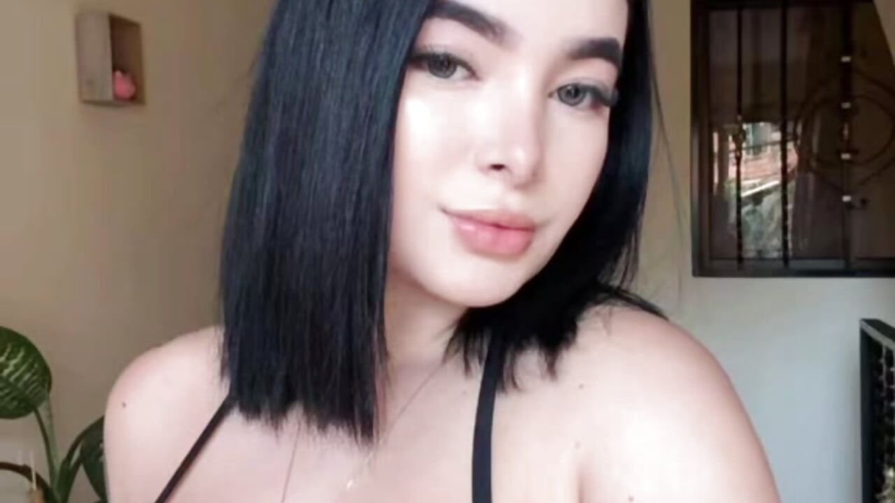Sweet enough to ensnare you… and bad enough to charm you 😏🍒😈 – видео вебкам-модели Amy_ruizz