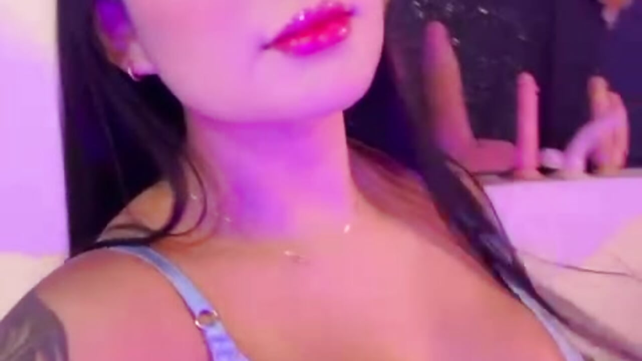 Will you join me on my first broadcast? Come on, let's be naughty now 😍😈🍒 - vídeo de Amy_ruizz modelo de câmara