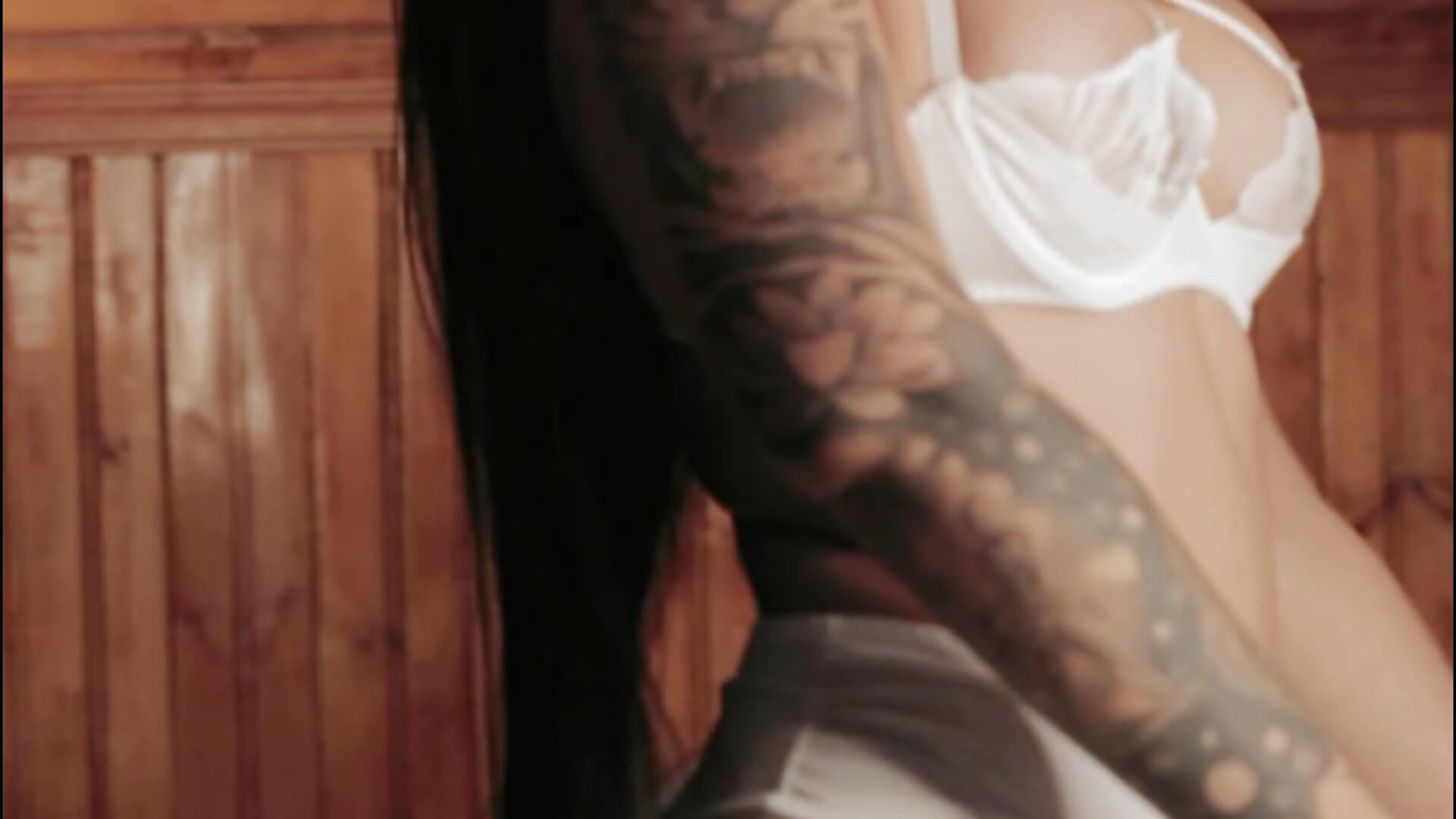 I am the most interesting book that you can find here! - video oleh model kamera CrisMarulanda