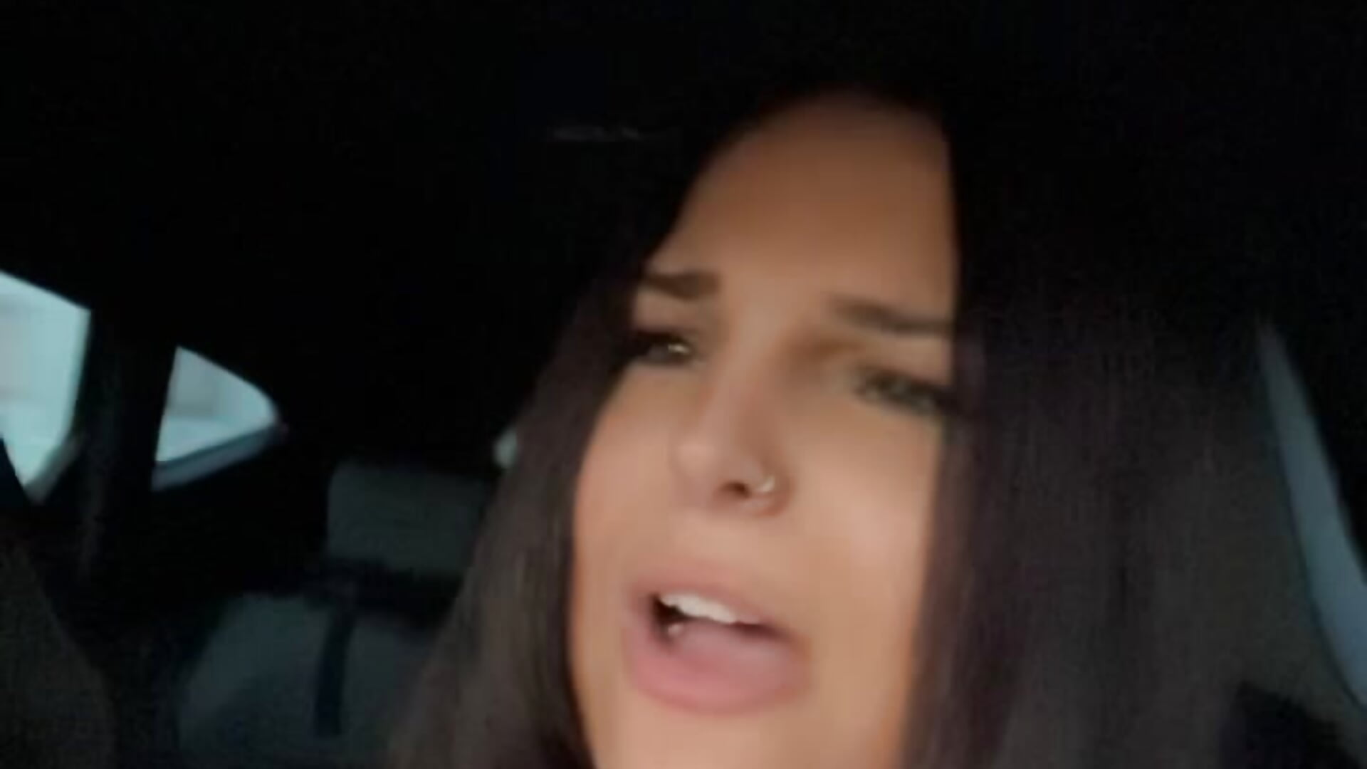 Verspielt ist auch ok?🔥😅－カメラキャストのKatherine_Leylaの動画