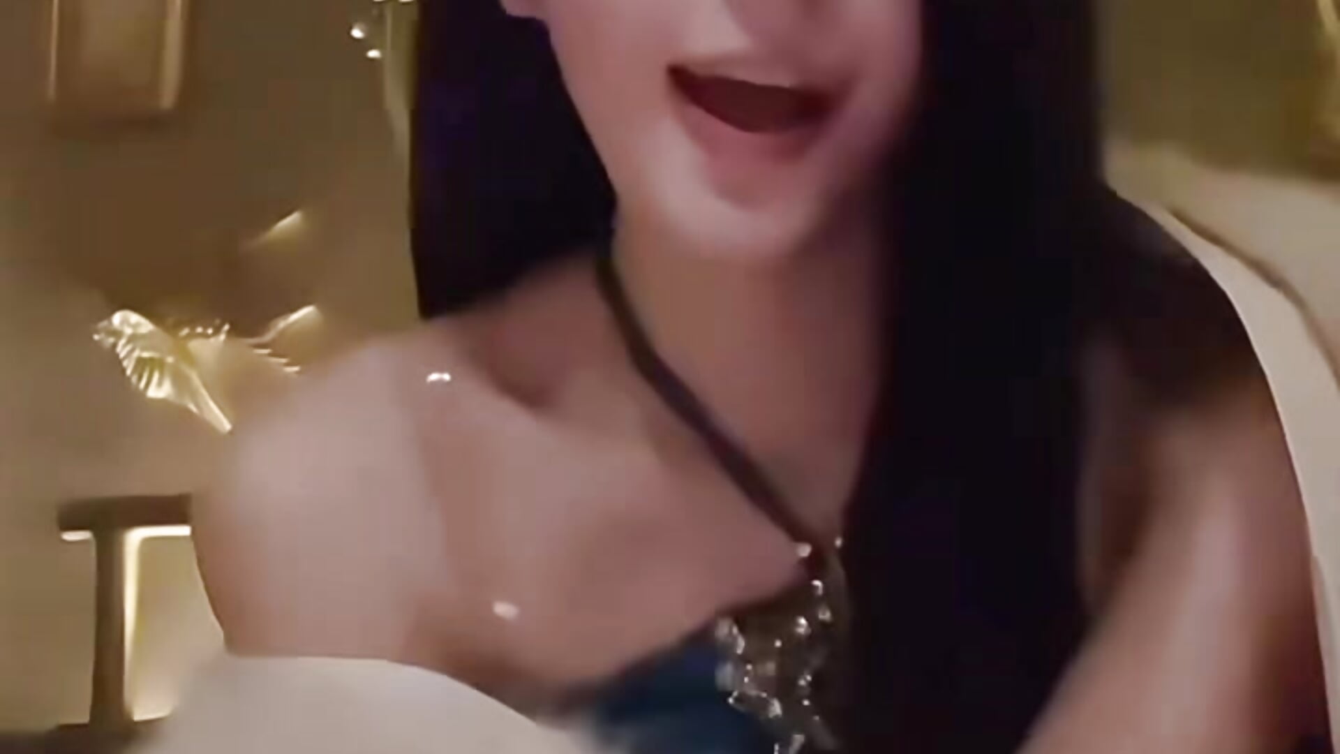 甜崽喝甜奶 - video by TNT-Sister cam model