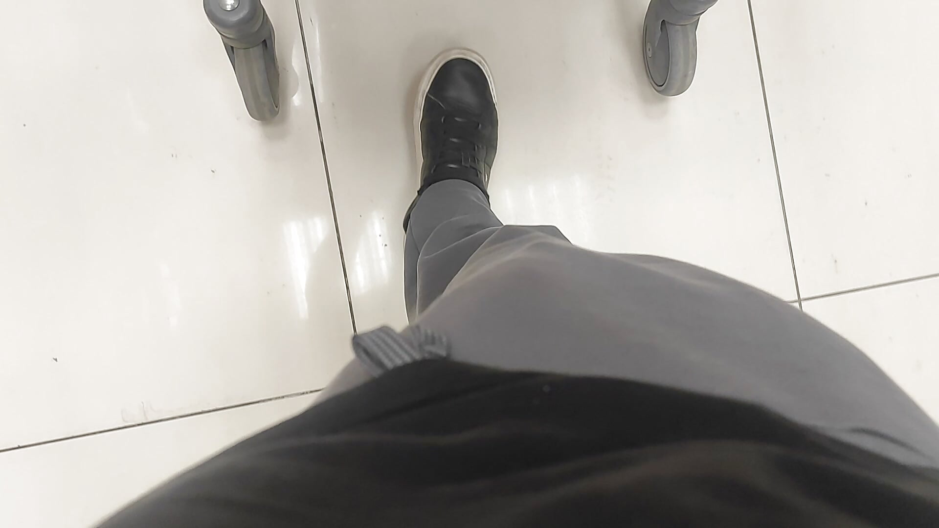 περπατώντας με καύλες στο σούπερ μάρκετ - alexxxandrospal主播的视频