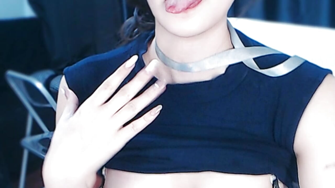 小秘苏苏露胸勾引
