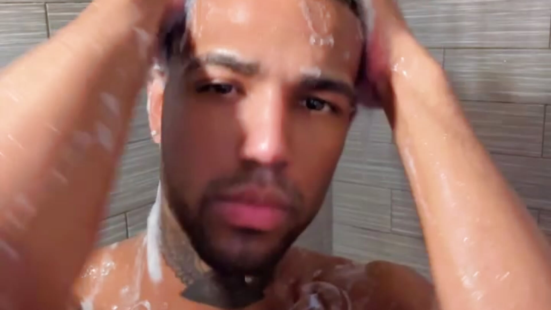 Shower time 🛀 - video by luxvibes cam model