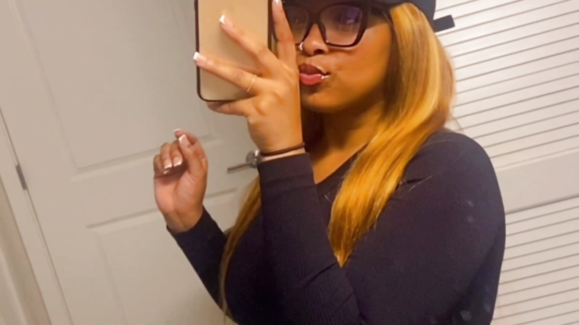 165724aa67d8423ba0d24d4e8b2f3921 - video by Only1SkyLaRaee cam model