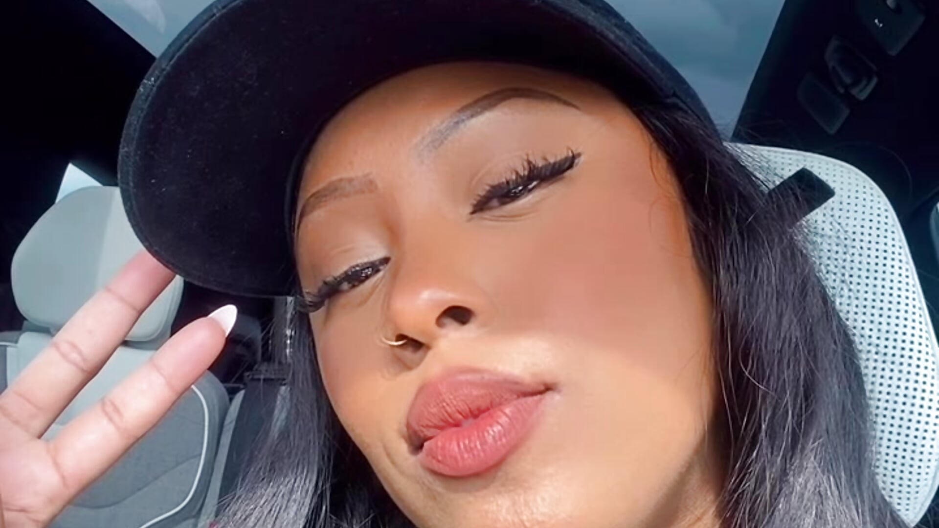 8e4babc9f61b4ea581e57882af6fa4fb - video by Only1SkyLaRaee cam model