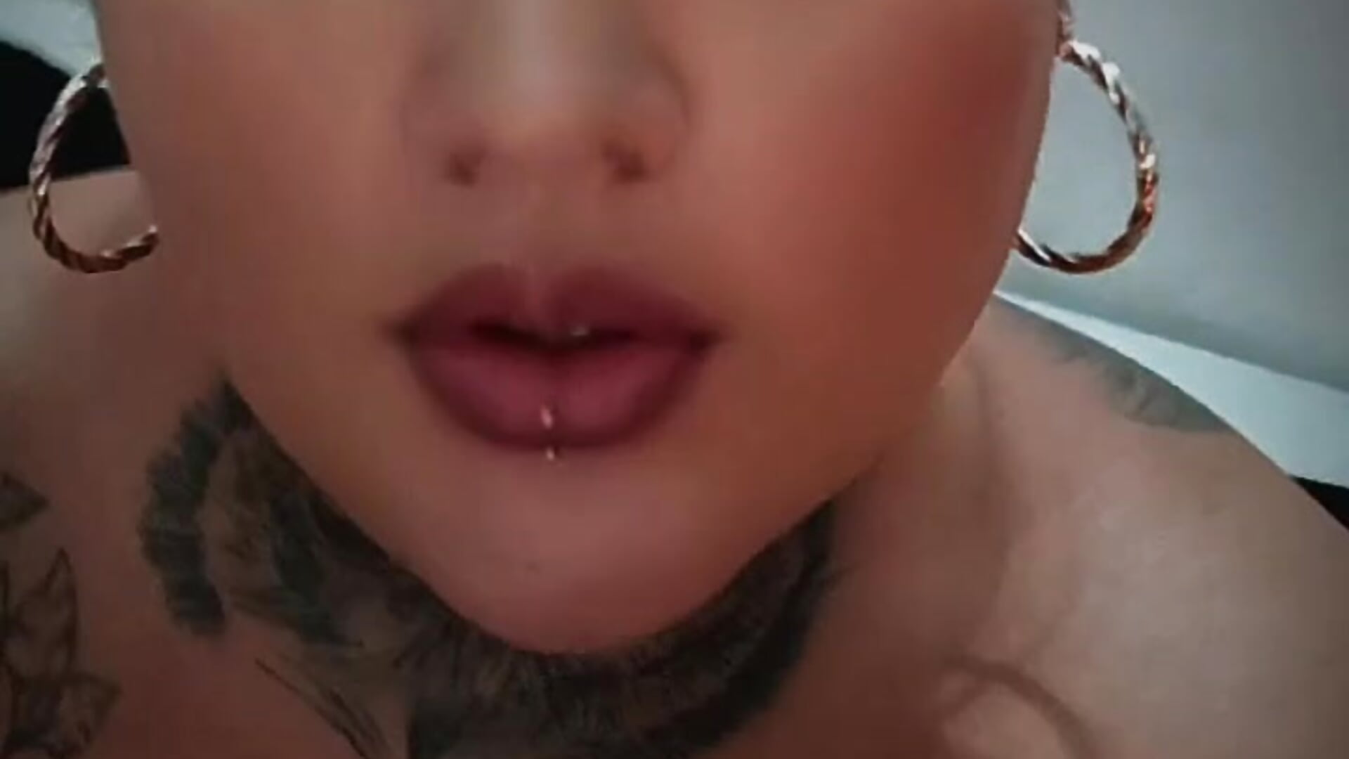 2025-12-21-213335599.mp4 - video by Kat_Valen cam model