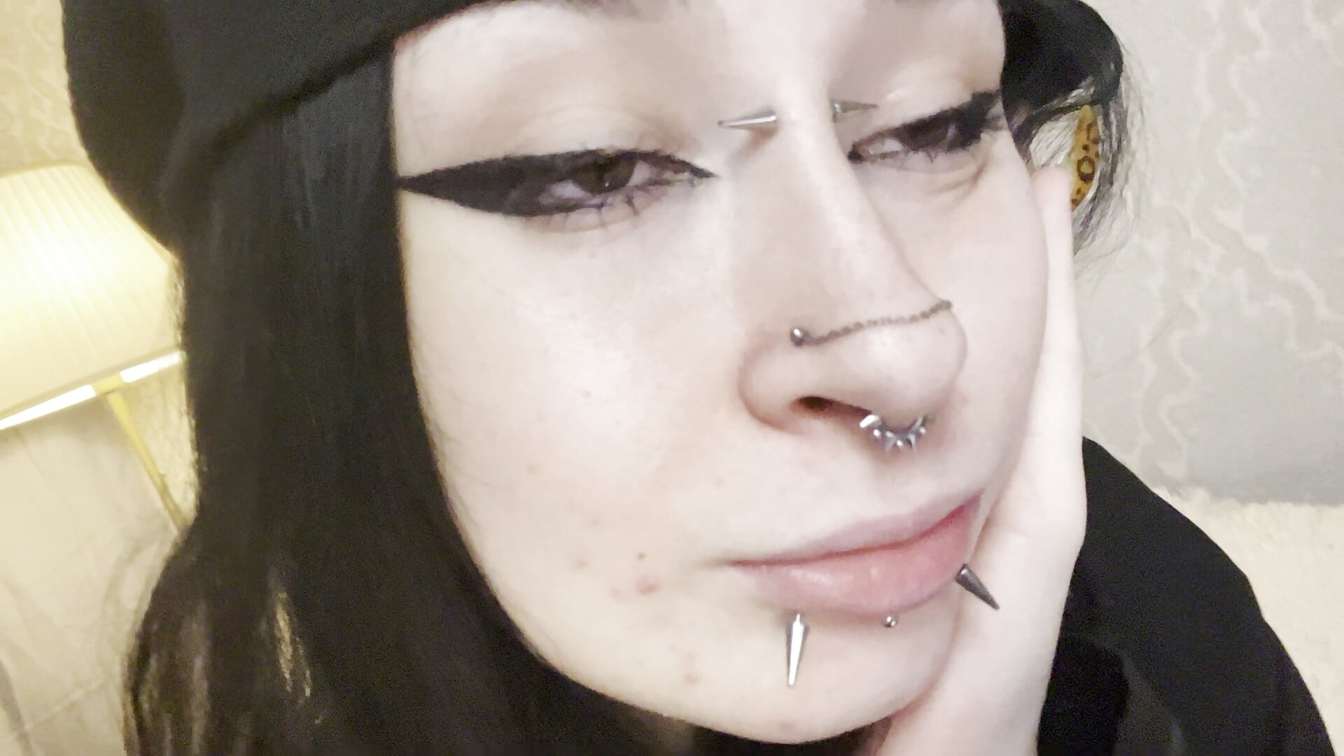 😈 - video by Juicy_Vikki cam model