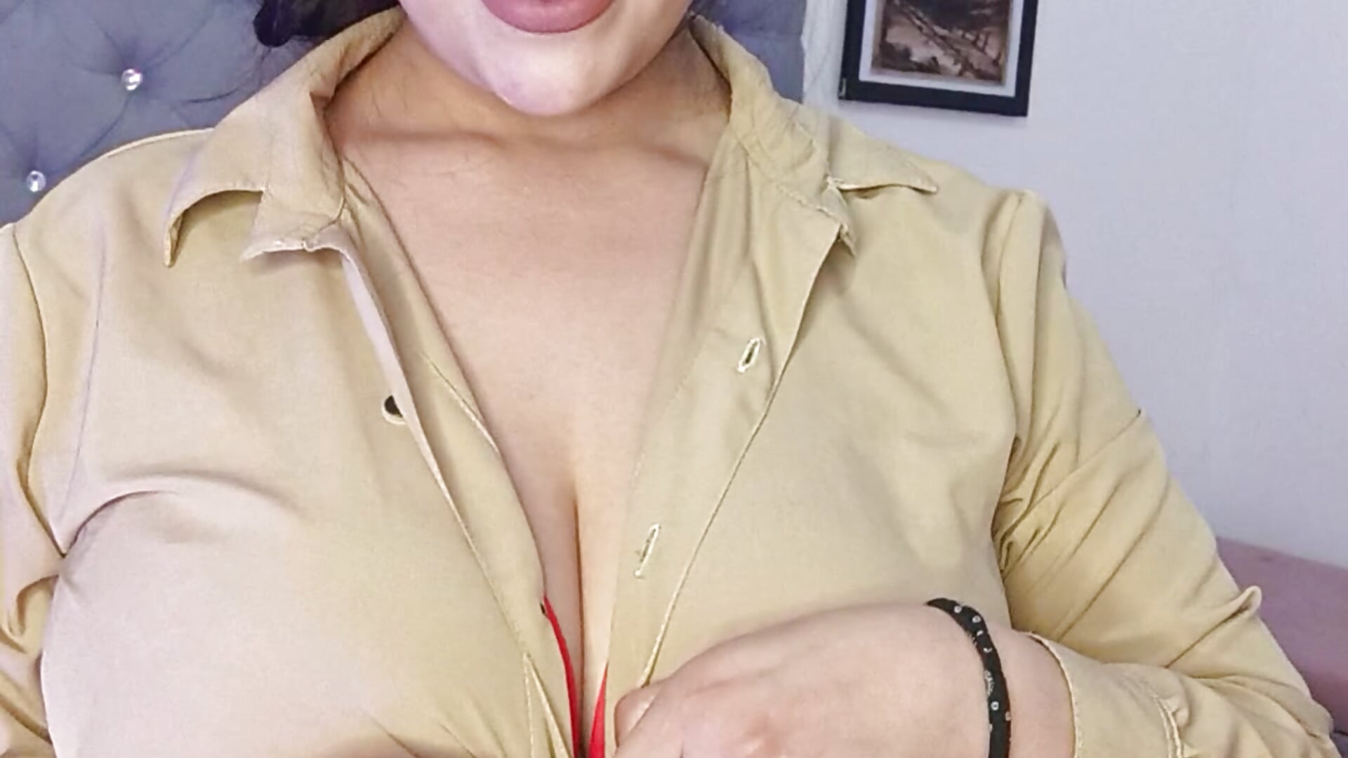 A little flirtatious ❤️🌹 - video by Esmeraldaa- cam model