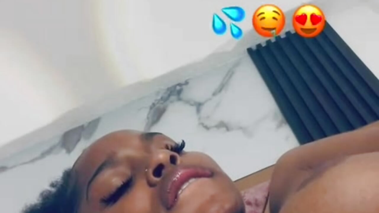 hear me moan - video by kandy_bronw cam model