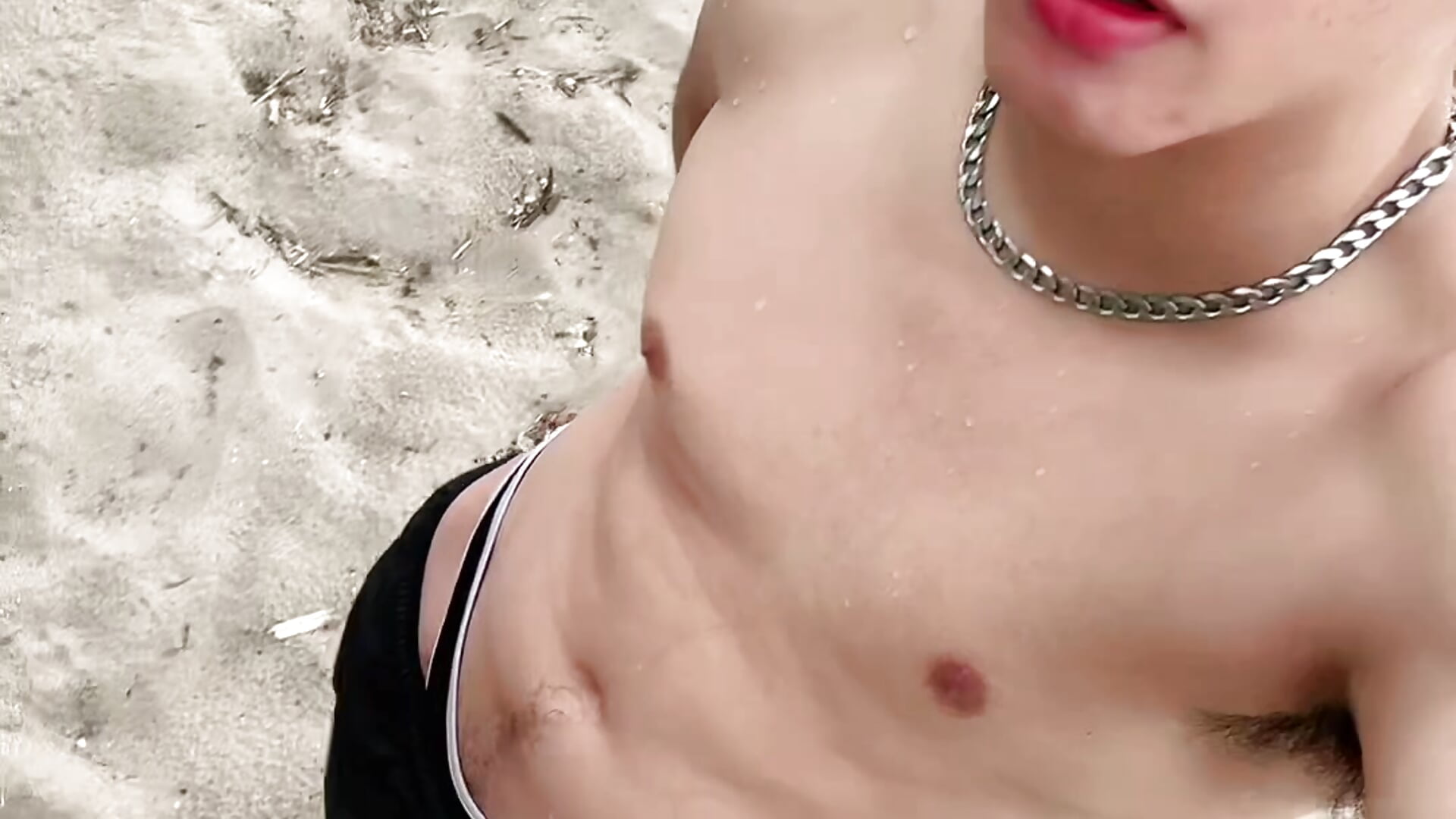 Quien me ayuda con mi traje de baño 🔥🔥 - video by RobinLenoxx cam model