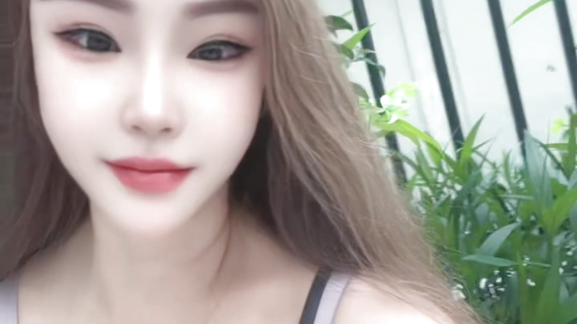 9a226e849fca4ec3a893b51a5e06d780 - video by maymayzhang cam model