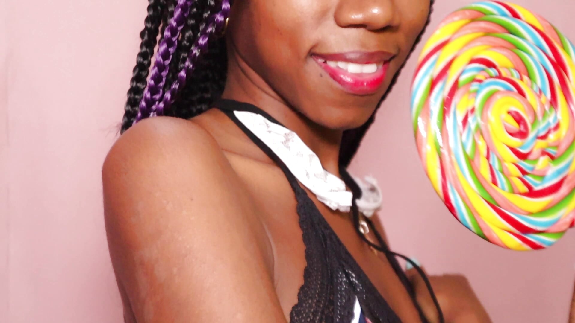 C A N D Y - video oleh model kamera NathalyLeen