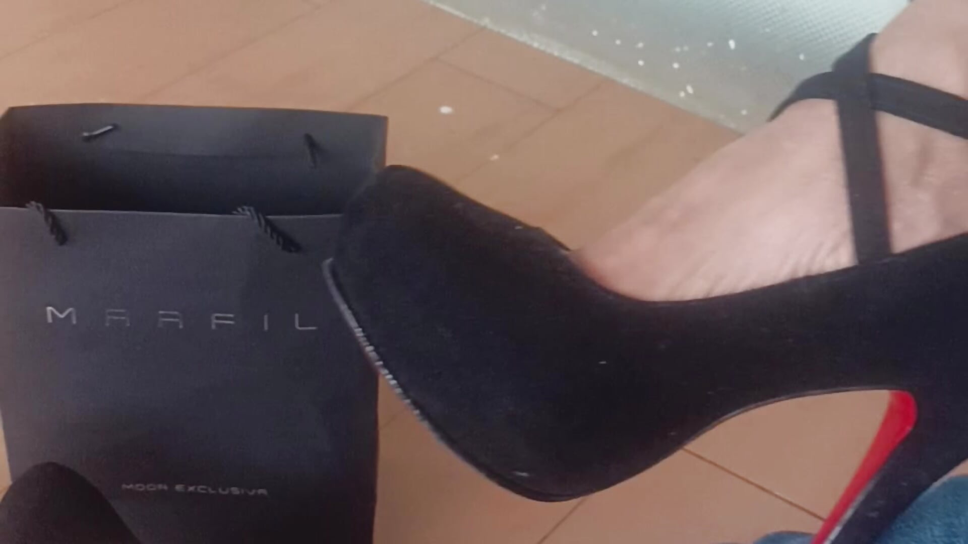 Tacones. - video di Lara_Milf__ modella di cam