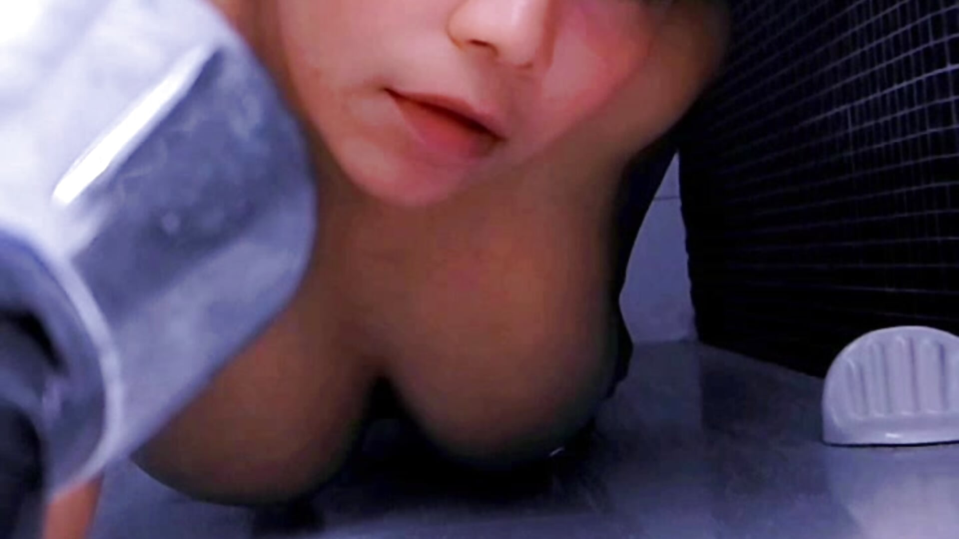 Una ducha para refrescar - video by Melany_Contrera cam model