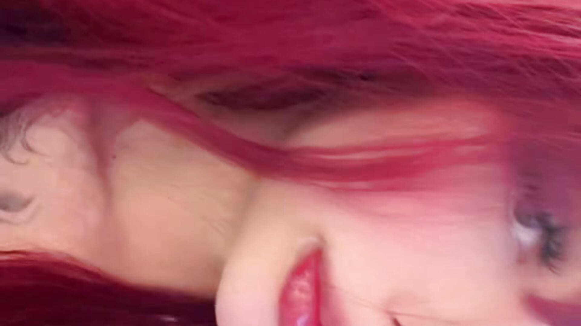 Hi loves kiss - video van Scarbadgirl_ cam-model