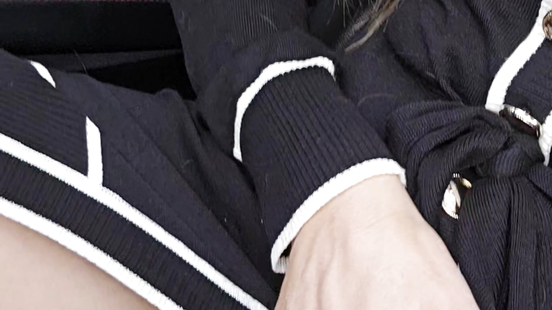 Pussy Teaser from my car 😋 - video by Thesquirtnqueen cam model