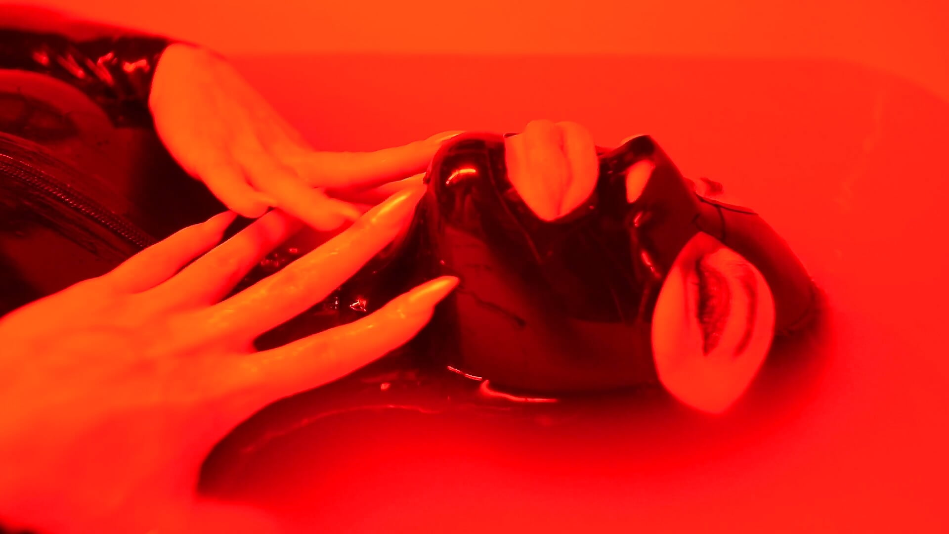 Temptation Unleashed - video di MistressWanda modella di cam