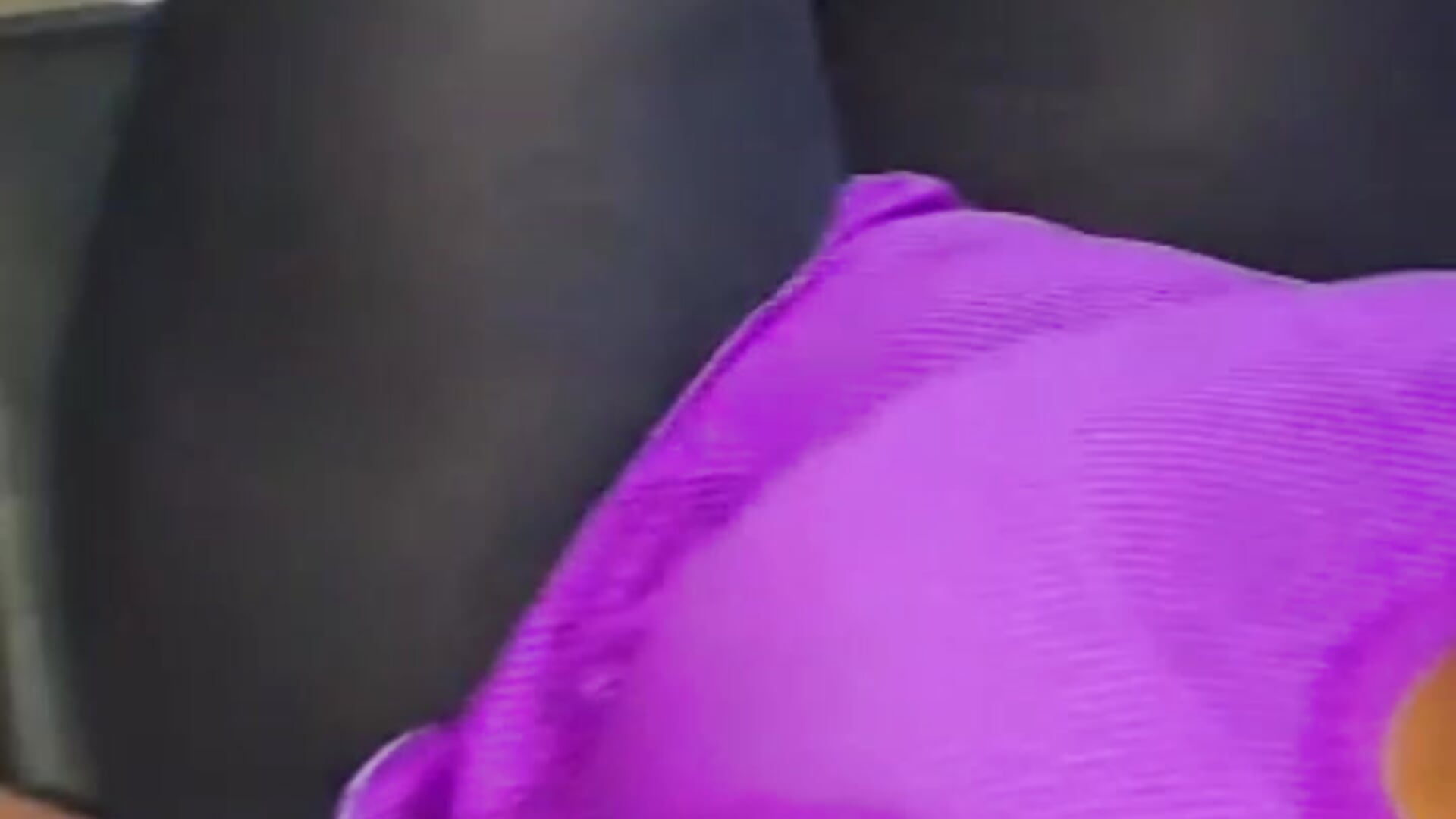 DIA DE PIERNAS 🦵 Y 🍑 - video by VikysDavis cam model