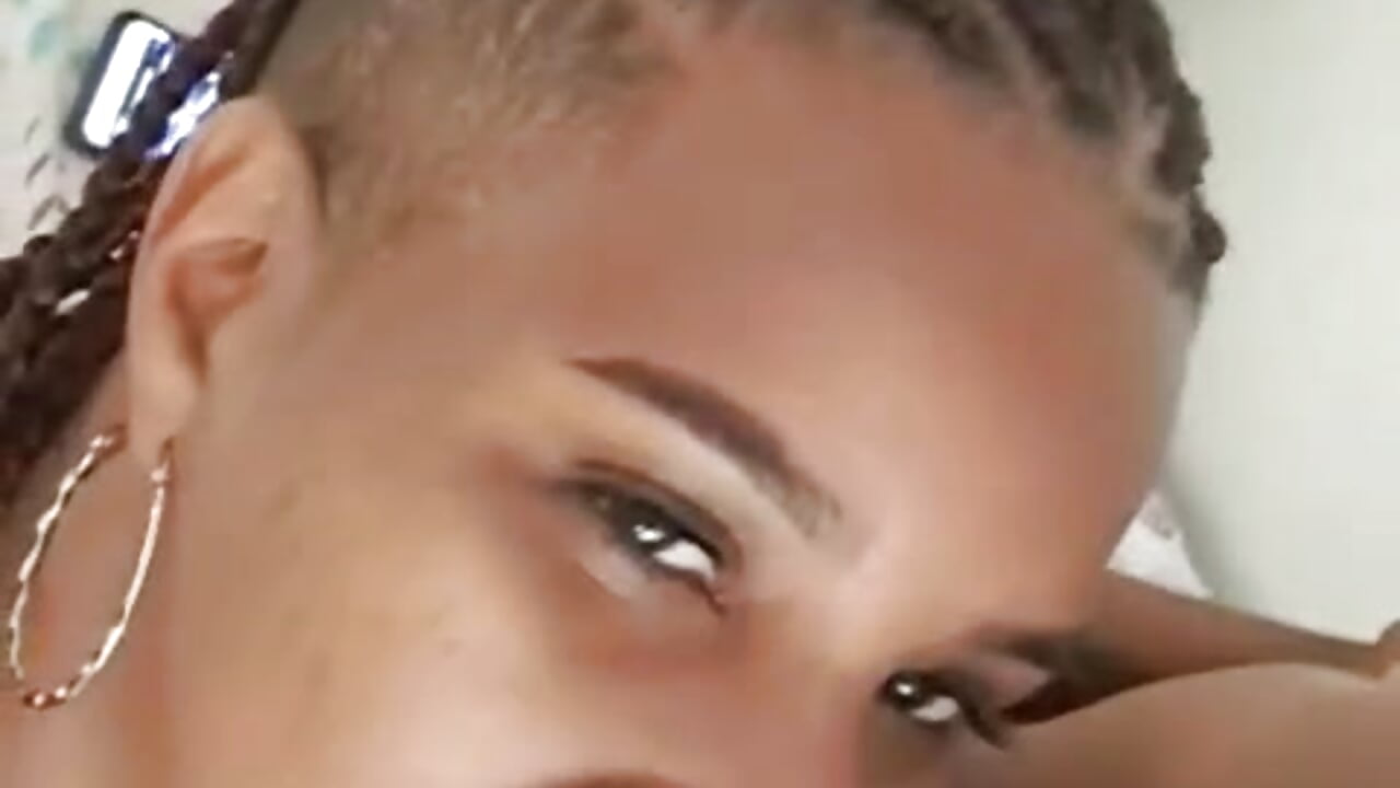 PROBANDO LA 🍆 DEL COACH.... - video by VikysDavis cam model