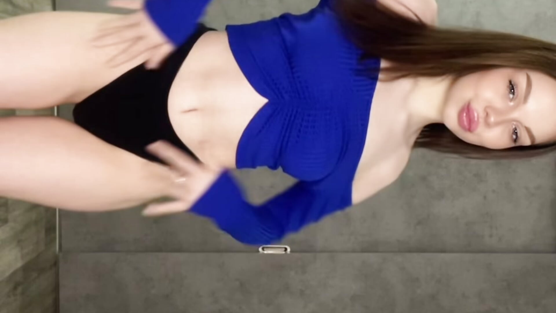 Booty shaking - video by MissingMelissa cam model