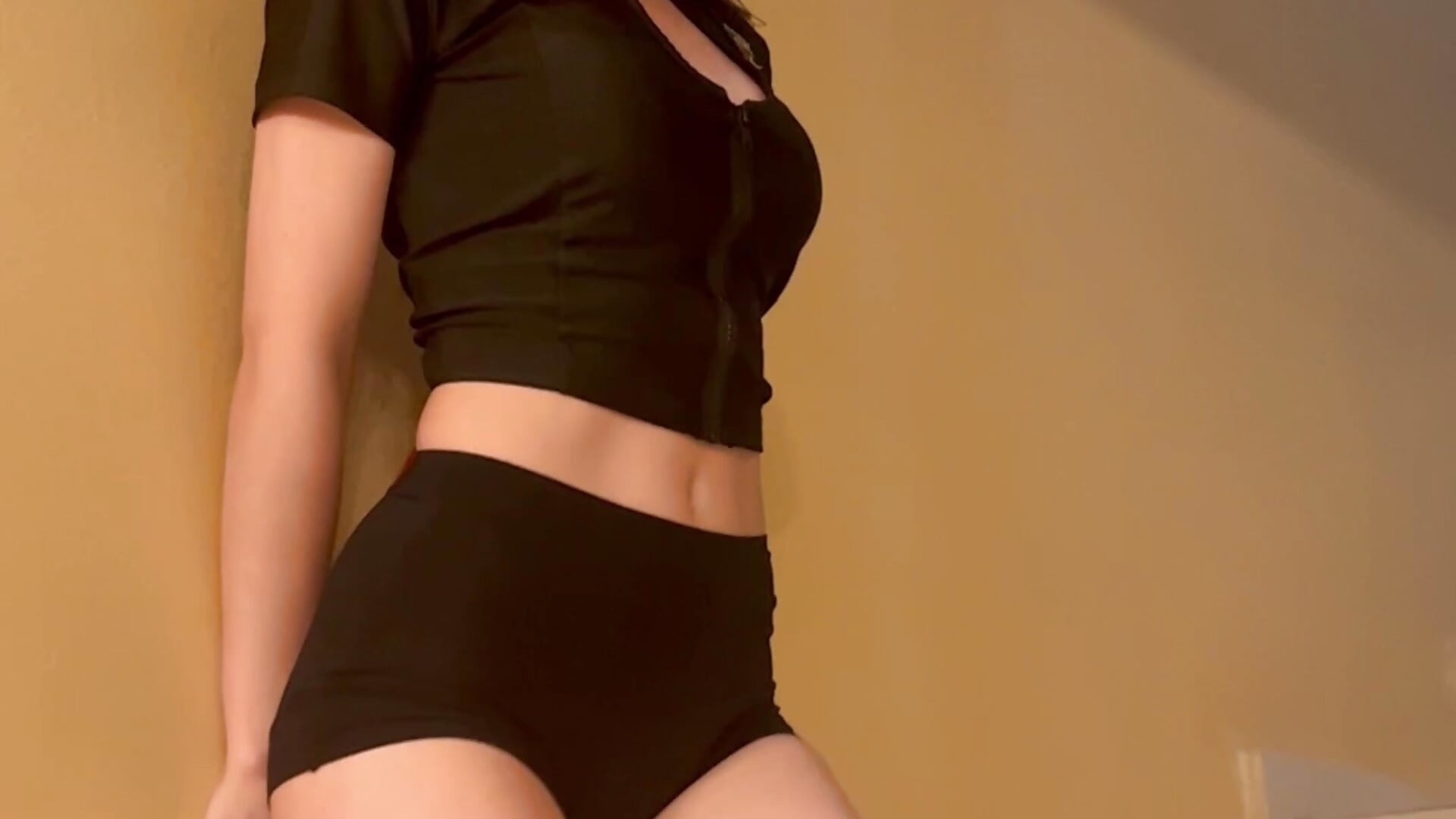 Juicy buns in fire🍑🔥 - video by _Elen_Lilith_ cam model