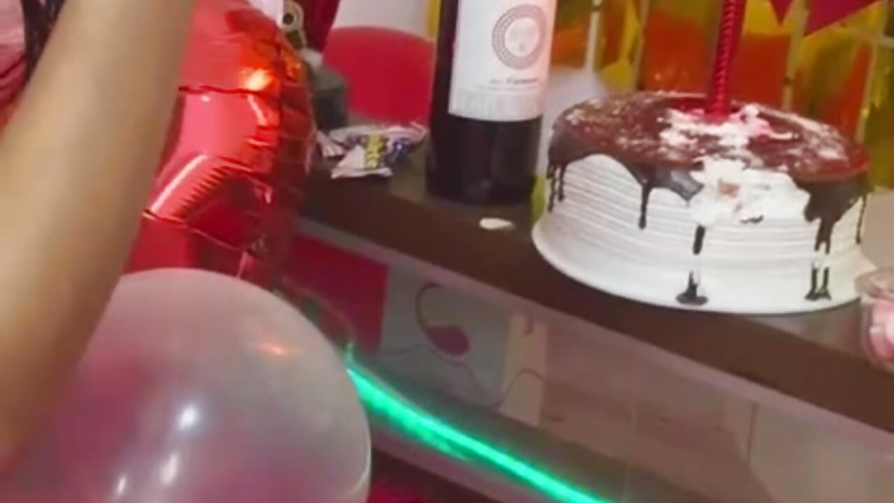 they broke my cake - video by miaroberts69 cam model