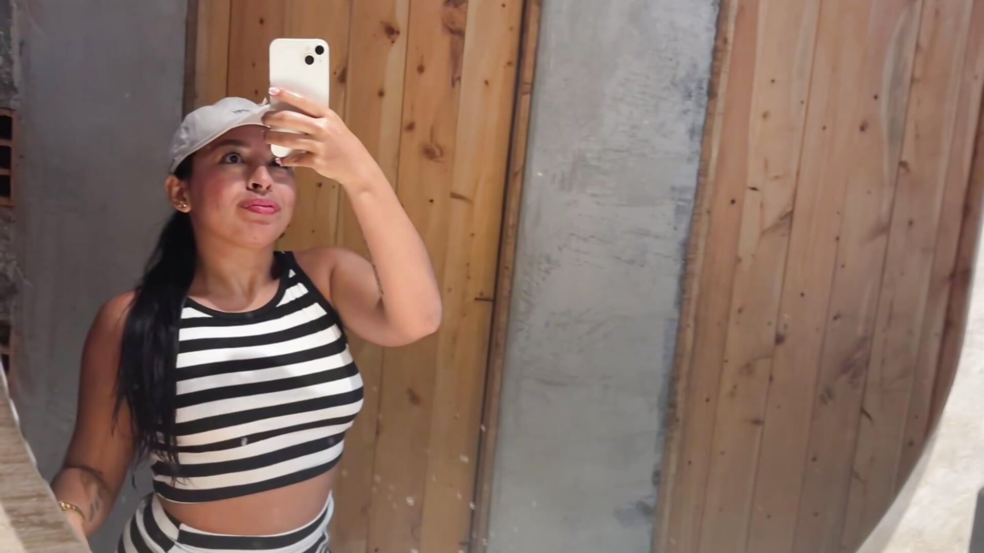 Kisses — filmik marywhitee__, modela(-lki) na kamerkach