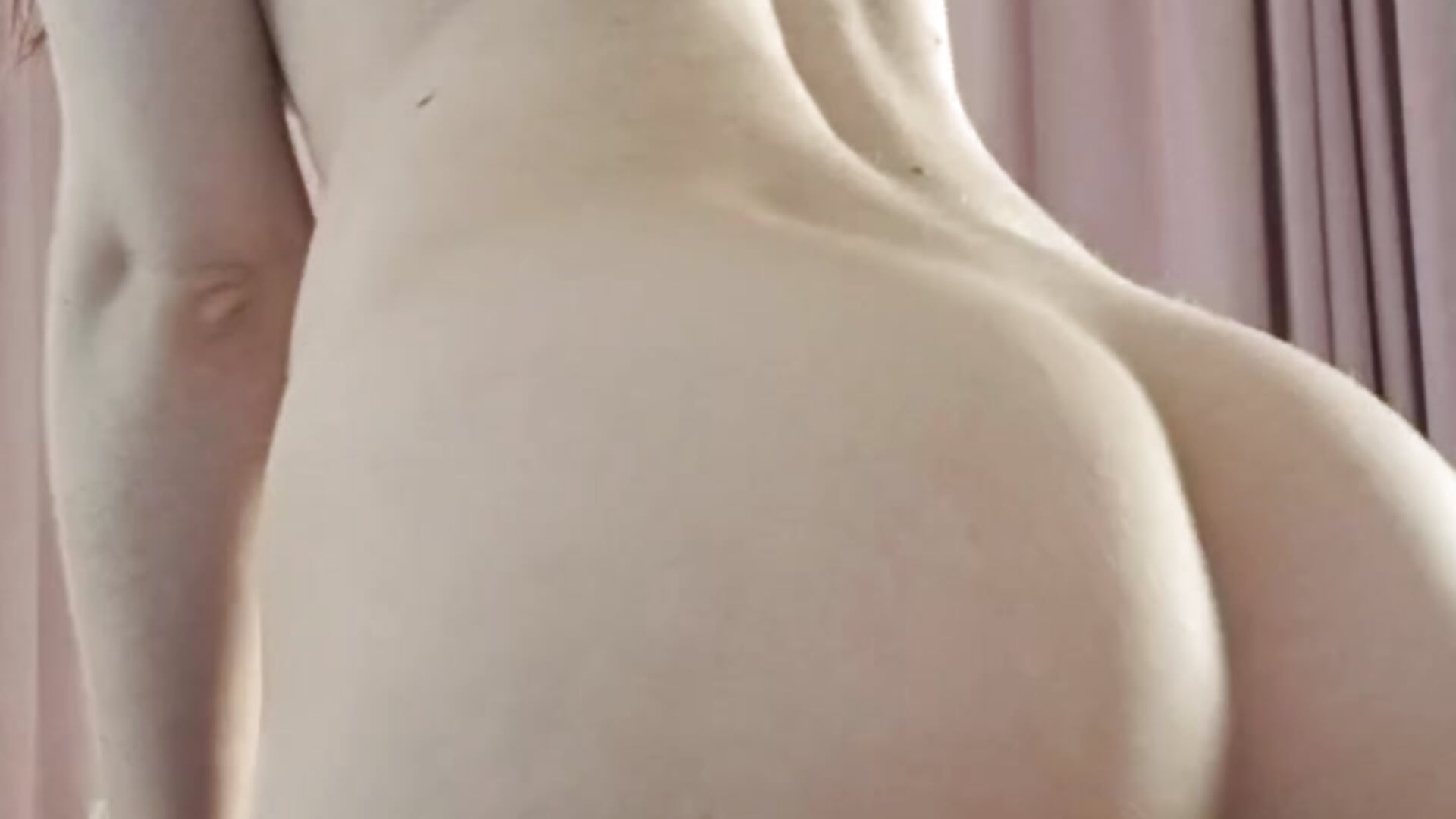 SKINNY STUDENT WITH A JUICY ASS AND SMALL TITS🙈 - video của người mẫu cam Ian_Morgann