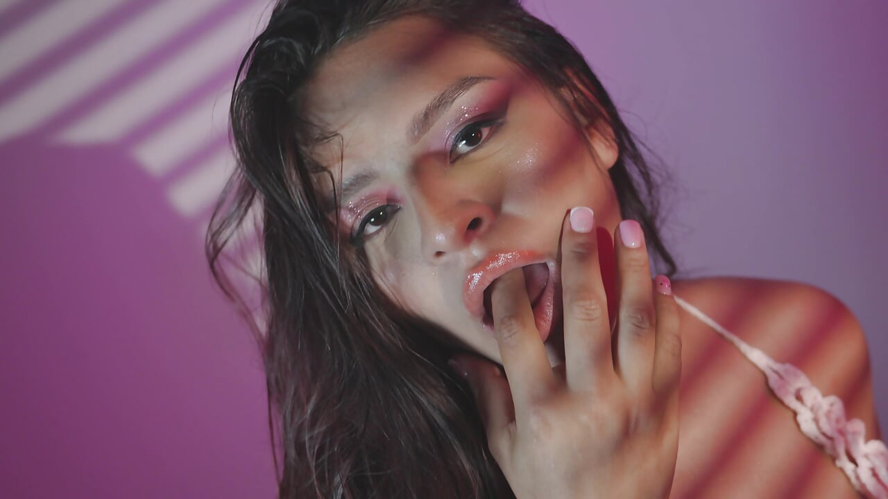 Your girl - βίντεο μοντέλου KendraDiorr_