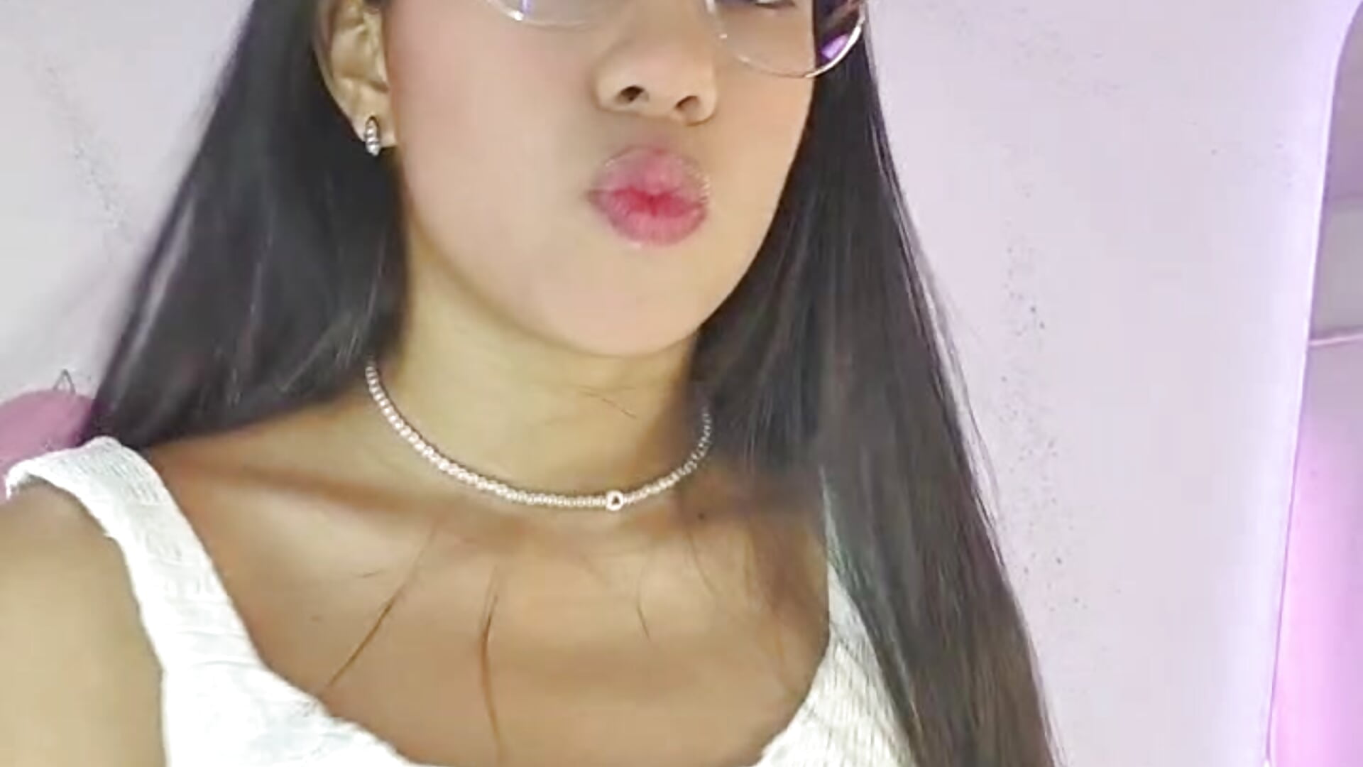 online now - video by Helen_Vidall cam model