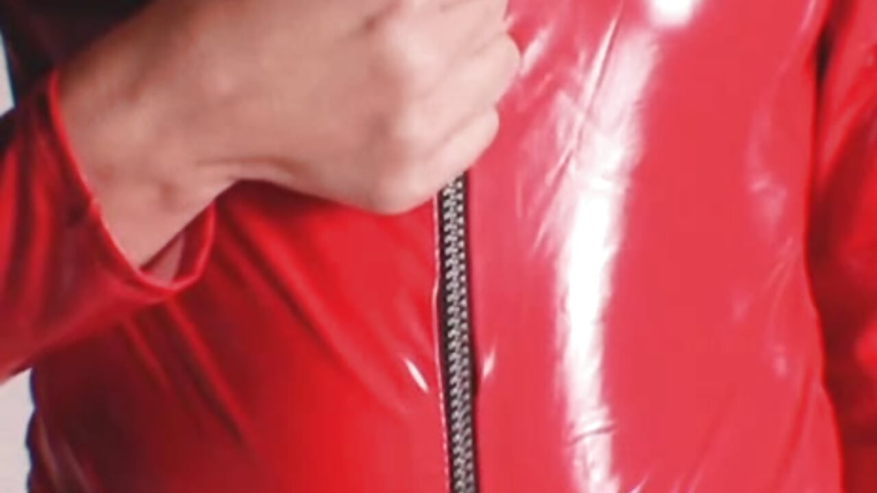 More in the video "Trick or Tease? 🍬👅" - MissEmilyMiller 캠 모델의 동영상