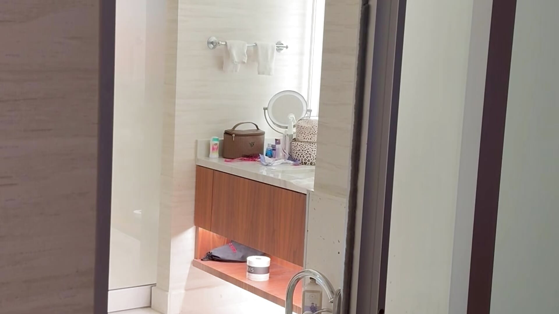 cum play - video by Jennaisnaughty cam model