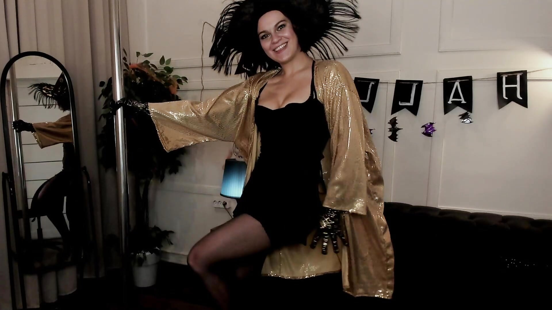 do you want to leasr witchcraft with me? - βίντεο μοντέλου KiraEnergy