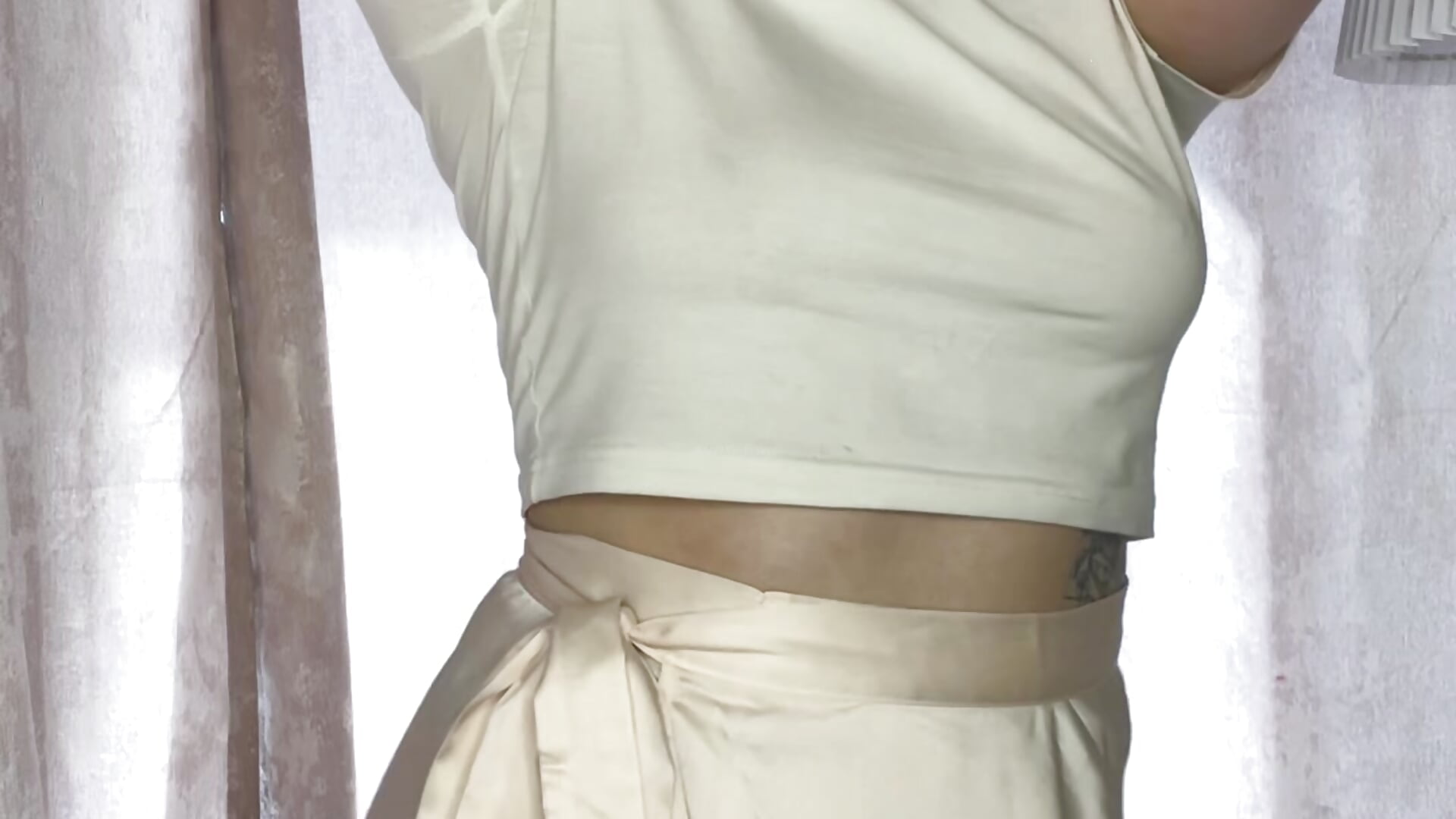 Cute and hot at the same time - video by ErinRose_ cam model