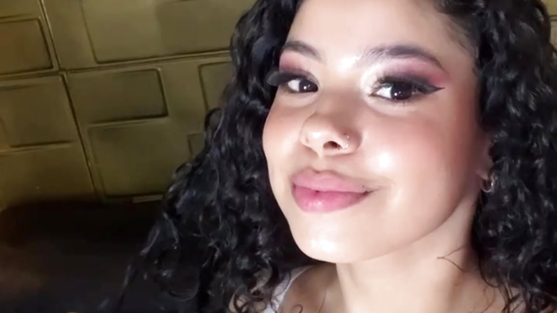 Kiss U💟 - video by MelanieWillians cam model