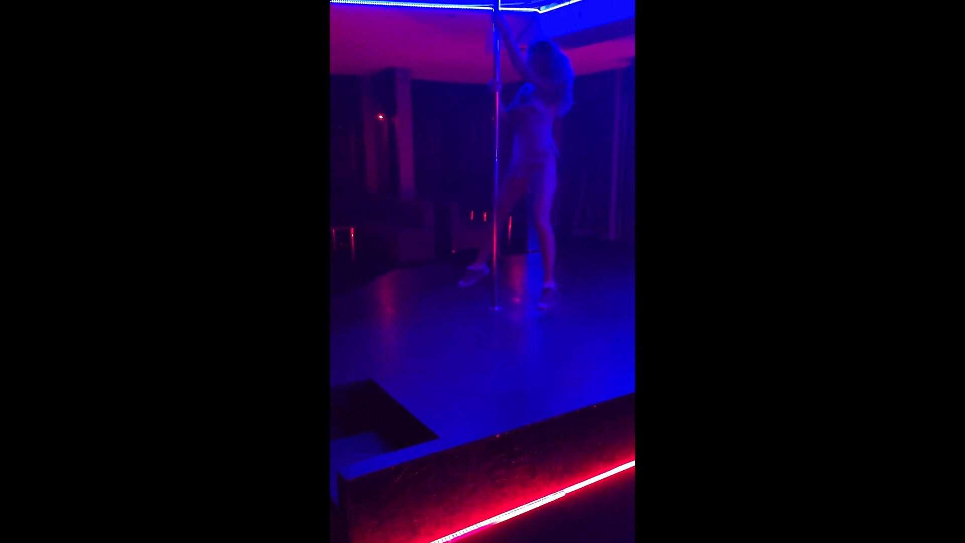 Wild night at the strip club. - vídeo de la modelo de cam Eveline_Beauty_Kitty